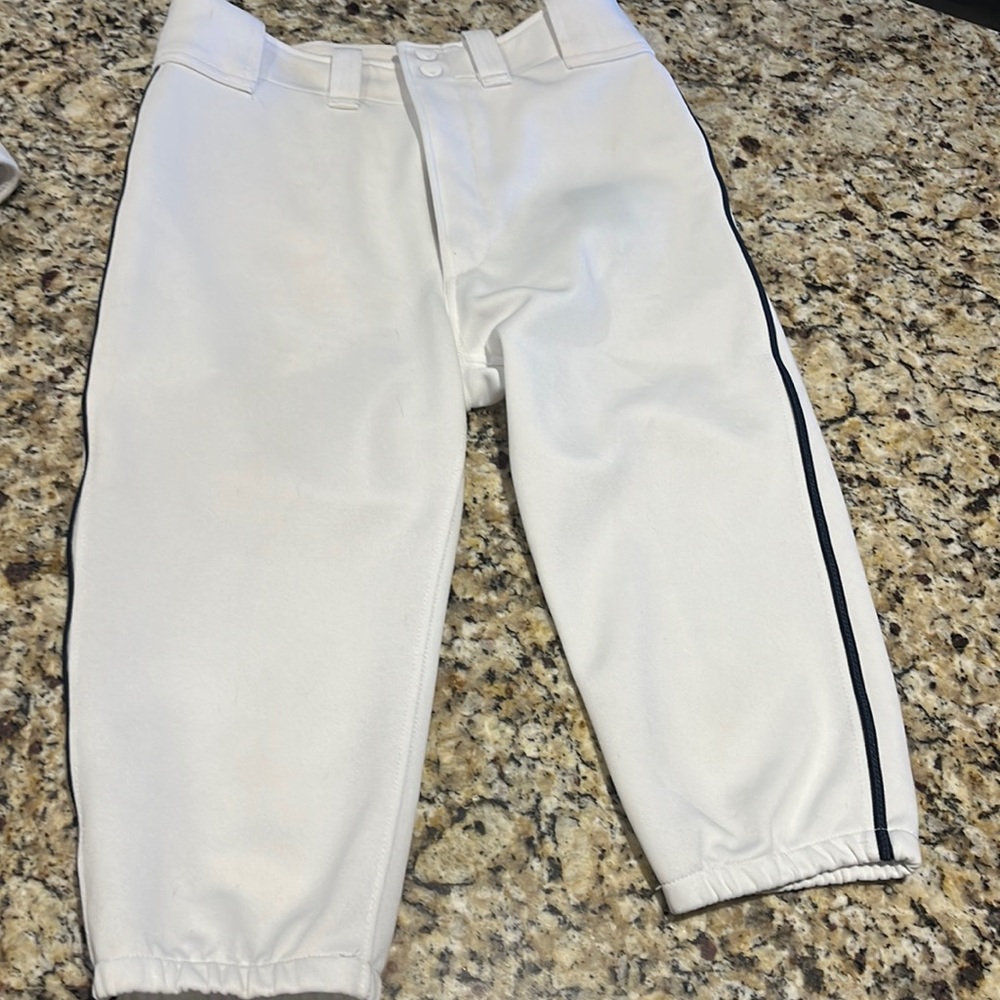 Boys YXL Mizuno Knickers with navy piping